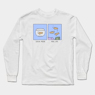 Social media vs real life Long Sleeve T-Shirt